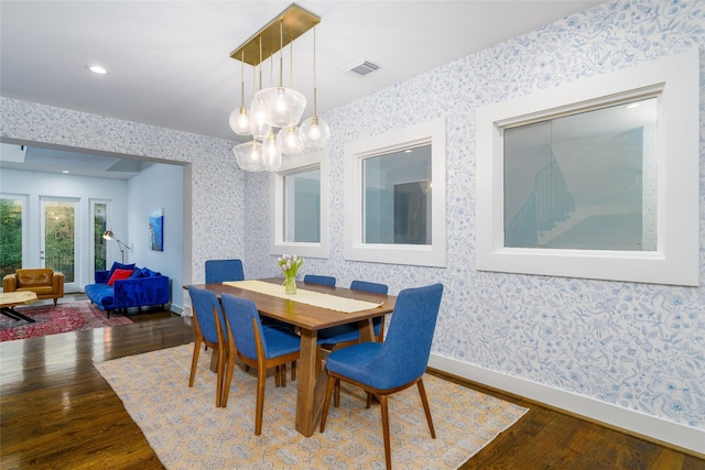 1016 Crocker St, Houston, TX 77019 - dining area featuring baseboards, wood finished floors, visible vents, and wallpapered walls