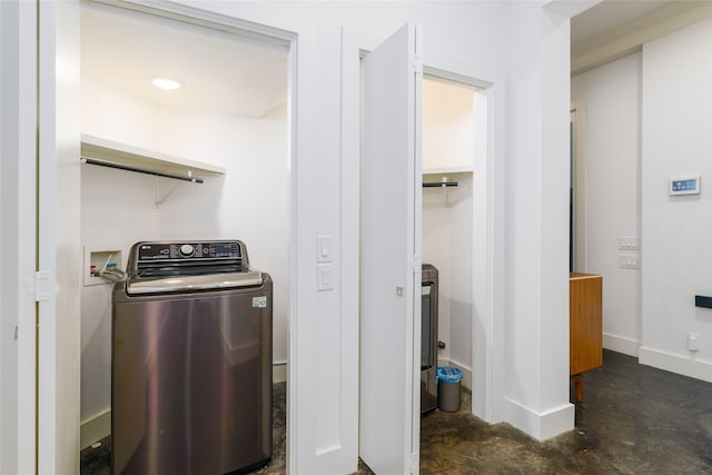 1016 Crocker St, Houston, TX 77019 - laundry area featuring washer / dryer, baseboards, and laundry area