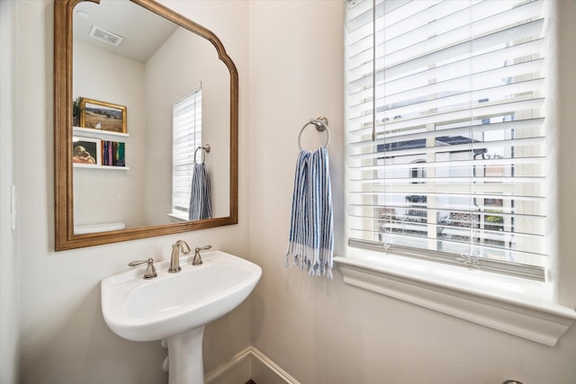 half bathroom featuring visible vents