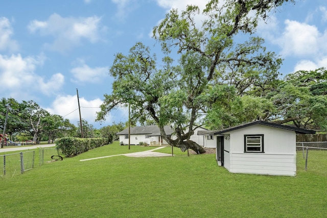 view of yard featuring fence and an outbuilding