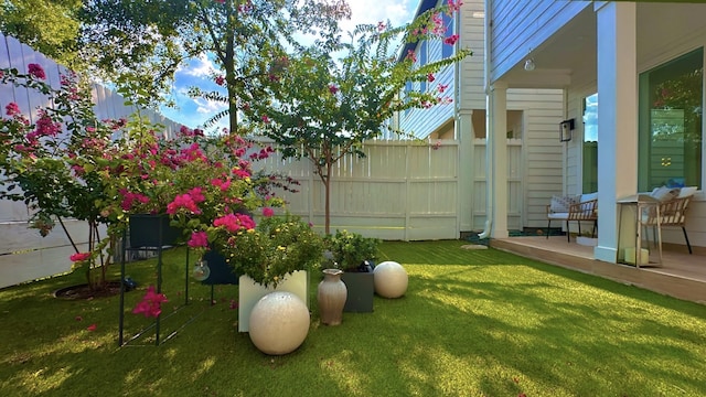 view of yard featuring a fenced backyard