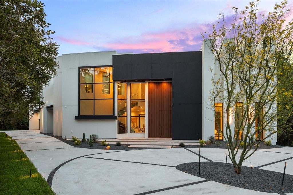 11264 Memorial Dr, Houston, TX 77024 - exterior space