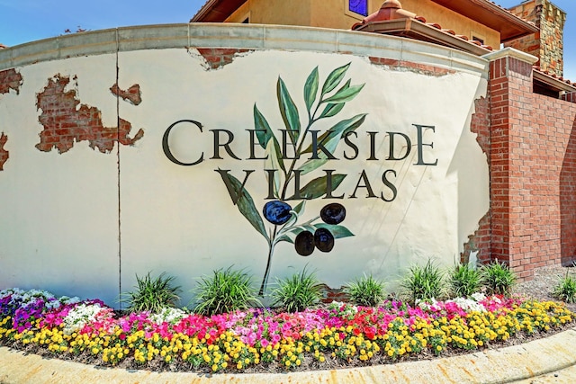 view of community / neighborhood sign