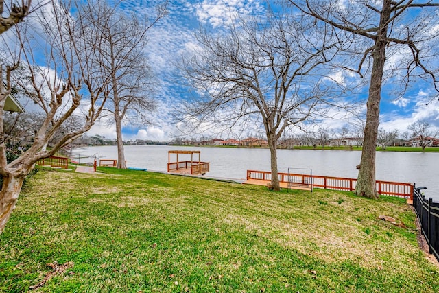 view of yard featuring a water view