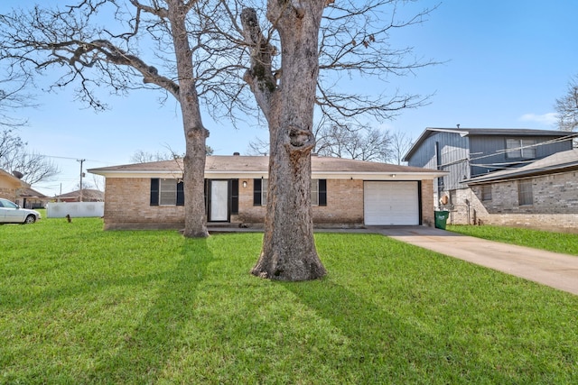 view of front of home featuring driveway, brick siding, an attached garage, and a front yard