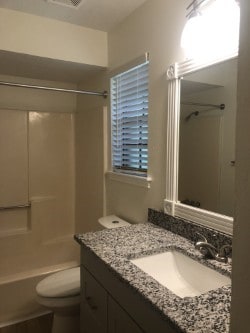 2402 Sycamore Ave Unit D8, Huntsville, TX 77340 - photo 4