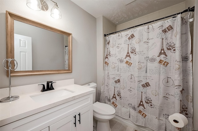 full bathroom featuring a textured ceiling, toilet, vanity, and a shower with curtain