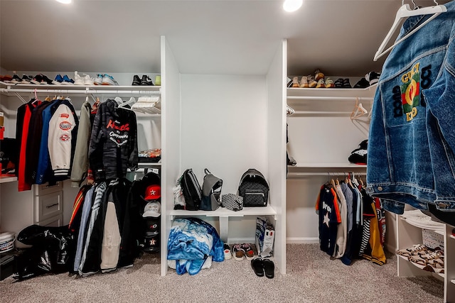 walk in closet featuring carpet flooring