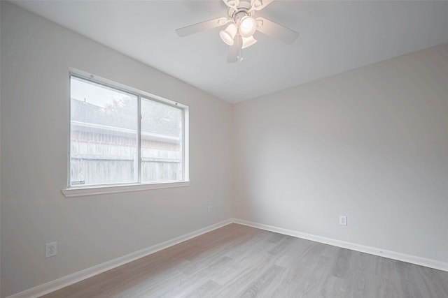 unfurnished room with light wood-type flooring, ceiling fan, and baseboards