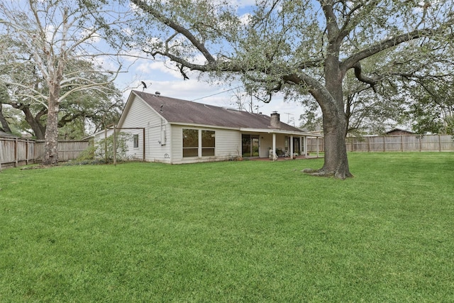 view of yard featuring a fenced backyard