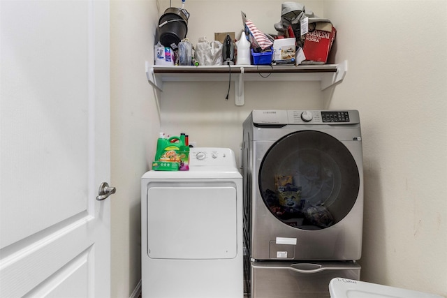 clothes washing area featuring laundry area and washing machine and dryer