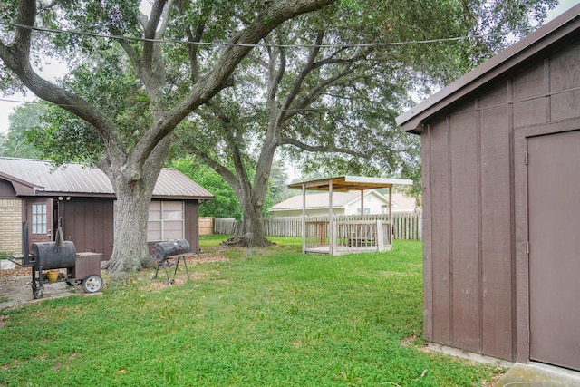 view of yard featuring fence and an outdoor structure