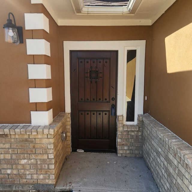 entrance to property featuring stucco siding