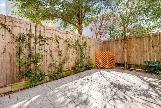 506 Knox St, Houston, TX 77007 - fenced backyard featuring a patio area