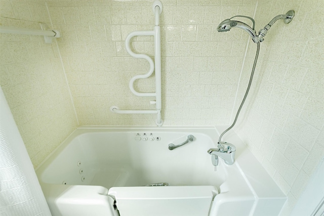 bathroom featuring shower / tub combo