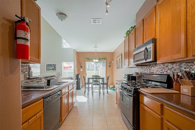 kitchen featuring black appliances, visible vents, backsplash, and light tile patterned flooring