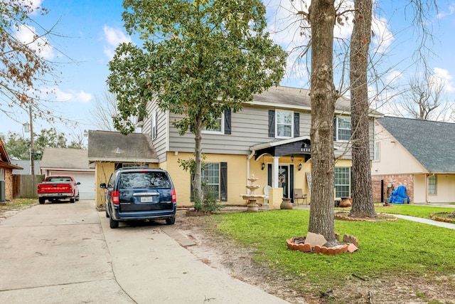 view of front of property featuring driveway and a front lawn