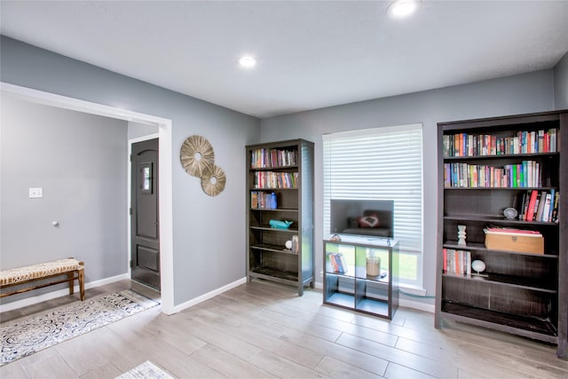 sitting room with recessed lighting, light wood-style flooring, and baseboards