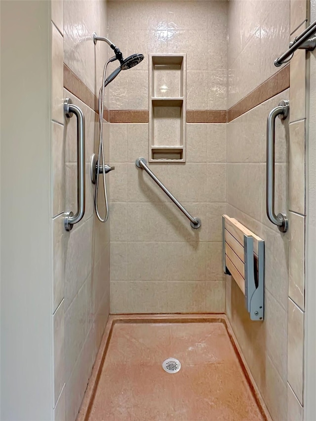 17439 Fairway Oaks Dr, Spring, TX 77379 - bathroom with a tile shower