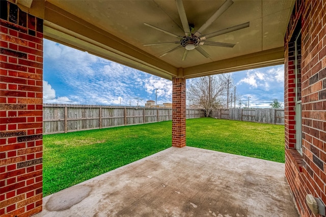 view of patio featuring a fenced backyard and ceiling fan