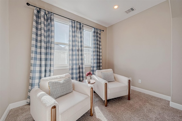 living area with recessed lighting, carpet flooring, visible vents, and baseboards