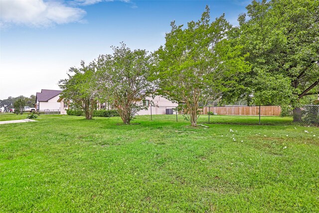 128 Legend Ln, Livingston, TX 77351 - view of yard featuring fence