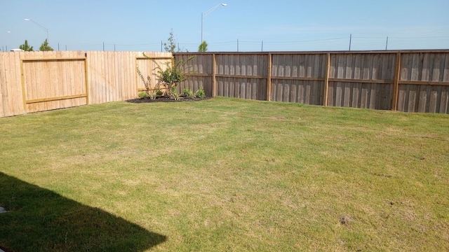 view of yard featuring a fenced backyard