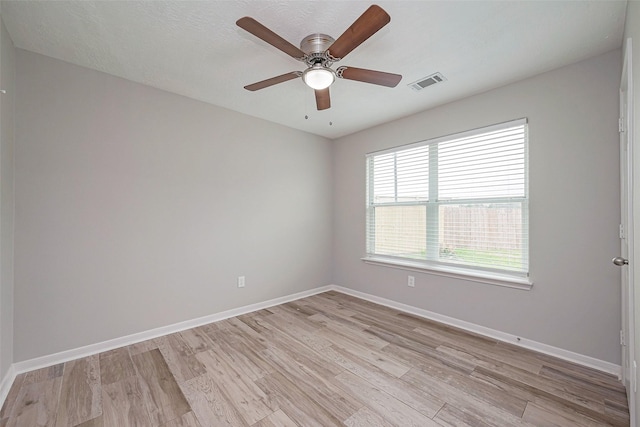 unfurnished room with light wood-style flooring, visible vents, ceiling fan, and baseboards