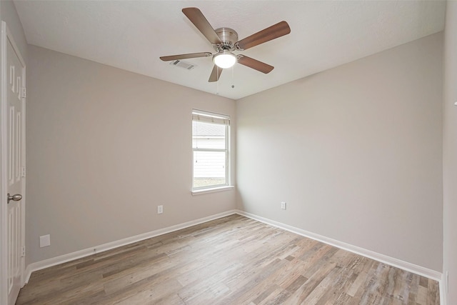 unfurnished room featuring visible vents, ceiling fan, light wood-style flooring, and baseboards