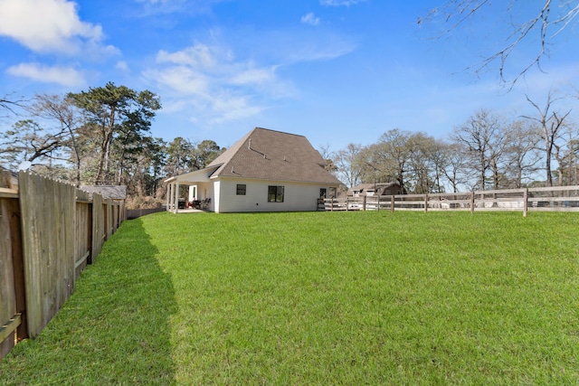 view of yard featuring a fenced backyard