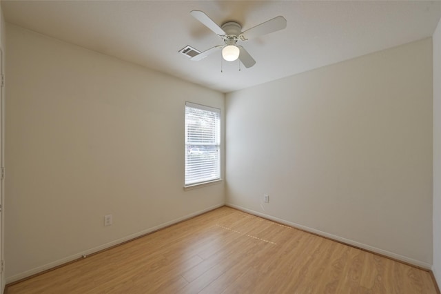 unfurnished room featuring light wood-style flooring, visible vents, ceiling fan, and baseboards