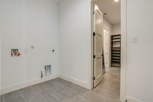 clothes washing area with hookup for a washing machine, baseboards, hookup for an electric dryer, and hookup for a gas dryer