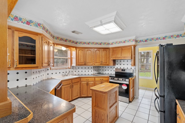 kitchen featuring stainless steel appliances, custom range hood, glass insert cabinets, a sink, and a kitchen island