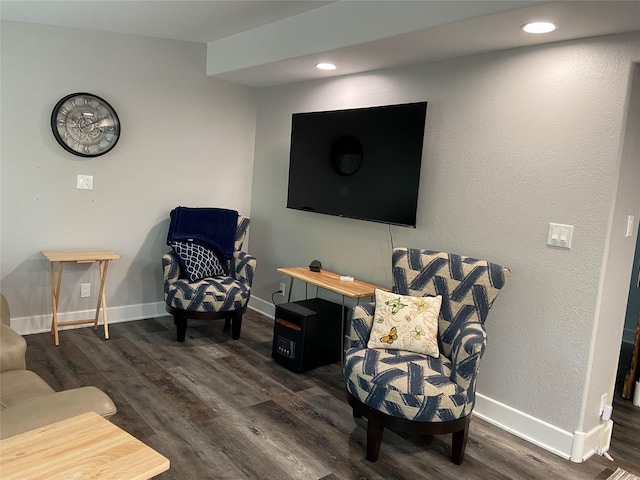 sitting room featuring dark wood-style floors, recessed lighting, and baseboards