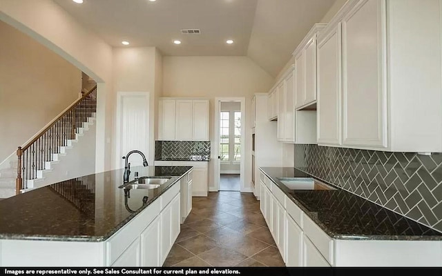 719 Woodbinde Dr, League City, TX 77573 - kitchen featuring a kitchen island with sink, white cabinets, a sink, and visible vents