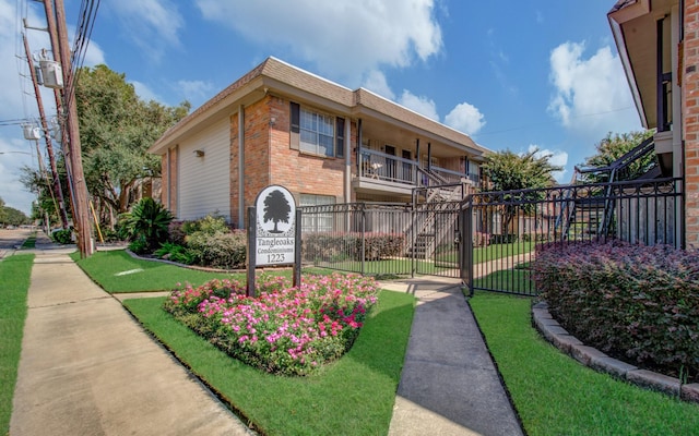 exterior space featuring fence