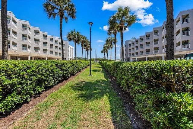 view of property's community featuring a lawn