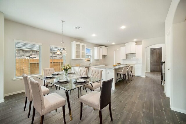 dining space with wood tiled floor, visible vents, baseboards, and recessed lighting