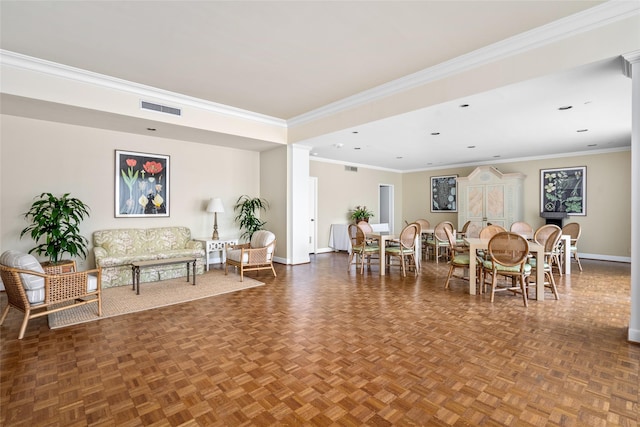 dining room with crown molding, recessed lighting, visible vents, and baseboards