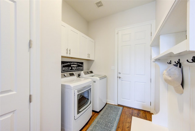 laundry room with cabinet space, dark wood-style flooring, visible vents, and independent washer and dryer