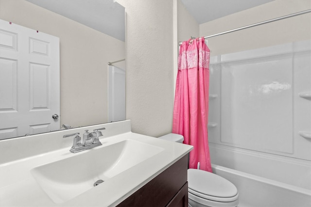 full bath with toilet, a textured wall, shower / bath combo with shower curtain, and vanity