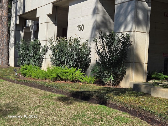 exterior space featuring a lawn