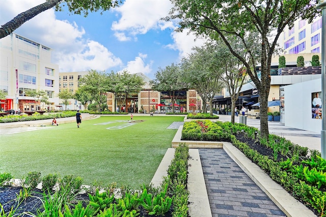 view of home's community featuring a lawn