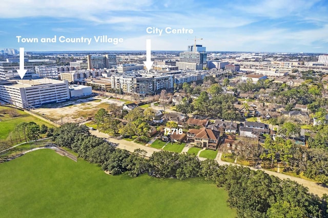 drone / aerial view with a view of city