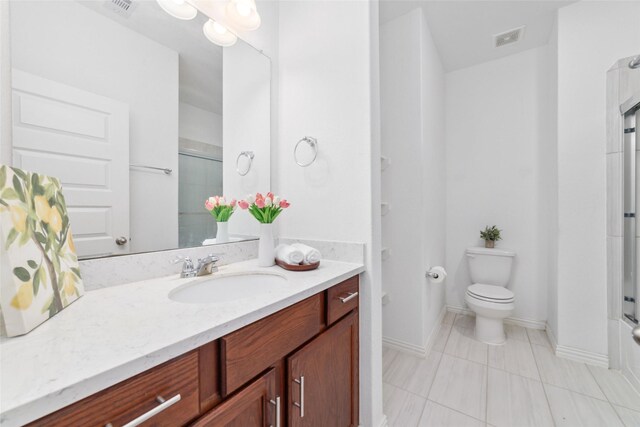 full bathroom featuring baseboards, visible vents, vanity, and toilet