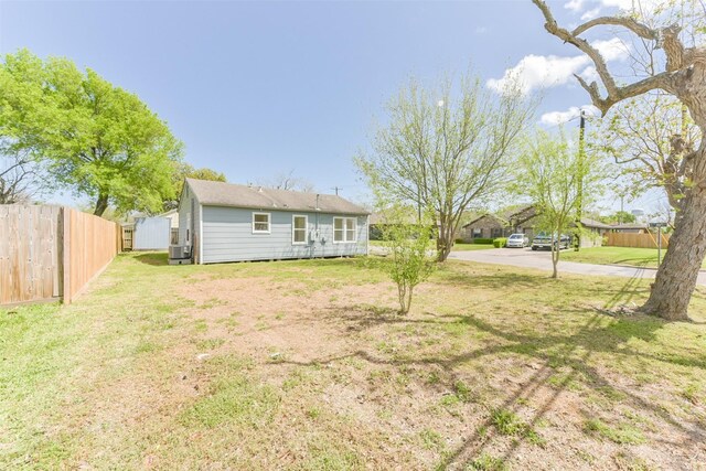 2430 5th Ave N, Texas City, TX 77590 - view of yard featuring fence and driveway