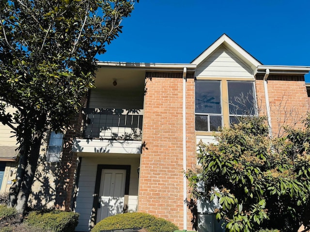 7932 Grow Ln, Houston, TX 77040 - exterior space featuring a balcony and brick siding