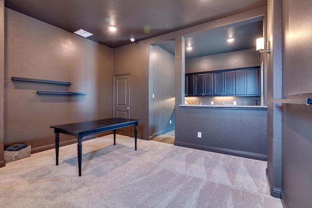 rec room featuring baseboards, recessed lighting, visible vents, and light colored carpet