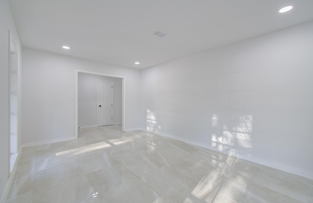 unfurnished room featuring recessed lighting, visible vents, and baseboards