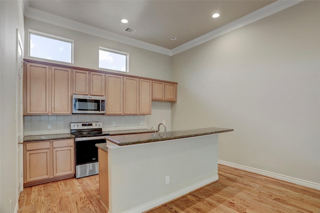 kitchen with stainless steel appliances, visible vents, light wood-style floors, ornamental molding, and decorative backsplash